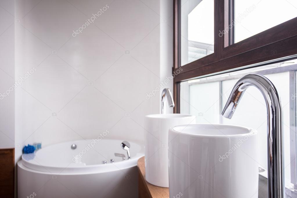 Two washbasins and bath