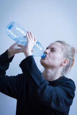 Yeme bozukluğu olan kadın