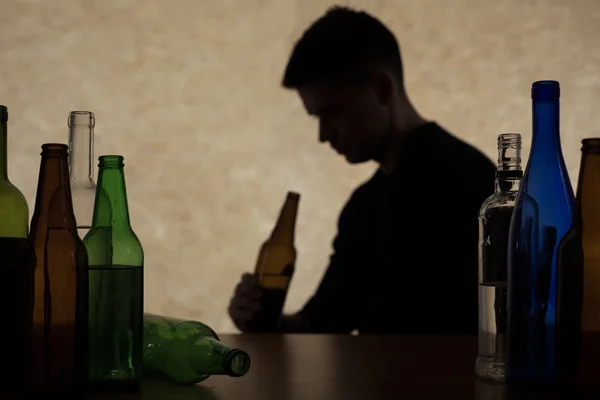 Adolescent drinking beer — Φωτογραφία Αρχείου