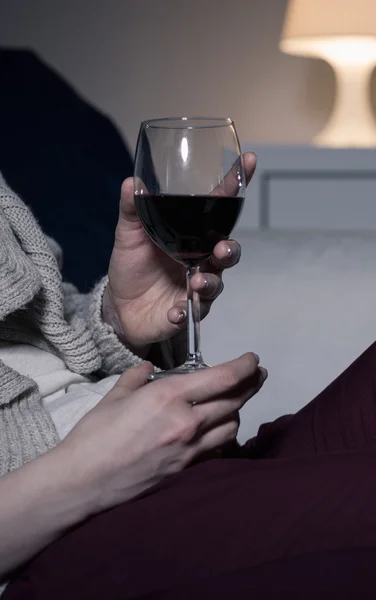 Woman holding glass — Stock Photo, Image