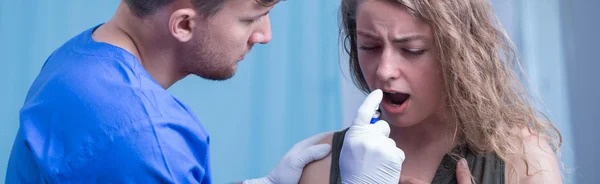 Enfermera en uniforme azul — Foto de Stock