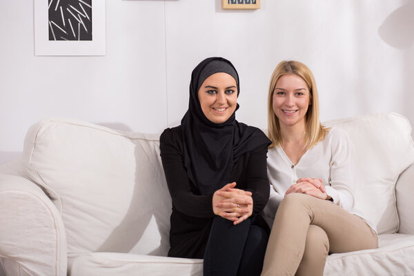 Межкультурная дружба между женщинами
