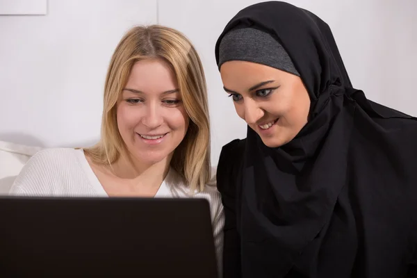 Arabic and european women watching — Stock Photo, Image