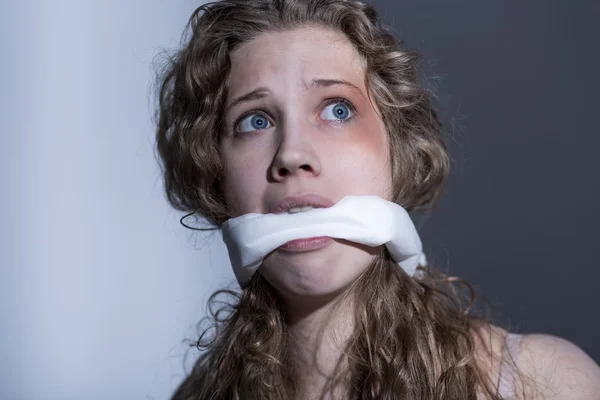 Imágenes de Mujer con boca amordazada, fotos de Mujer con boca amordazada  sin royalties | Depositphotos