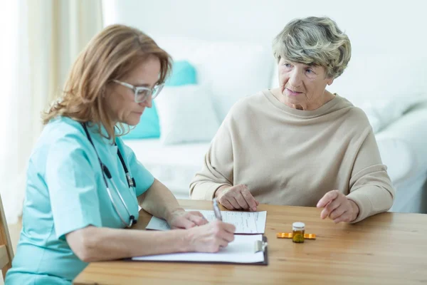 Vragen over nieuwe drugs — Stockfoto