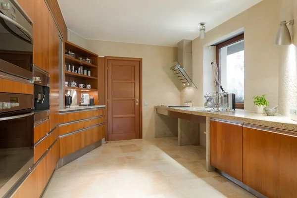 Nuova cucina in legno progettata — Foto Stock