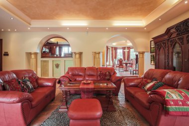 Koloni tarzı oturma odası