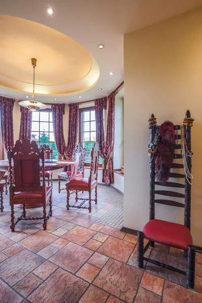 Salle à manger dans un intérieur élégant — Photo