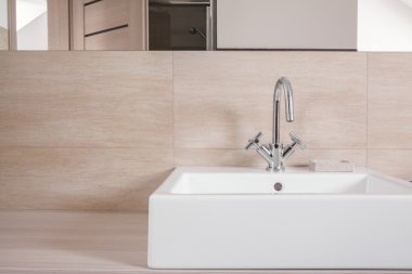 Basit tap ile zarif washabsin