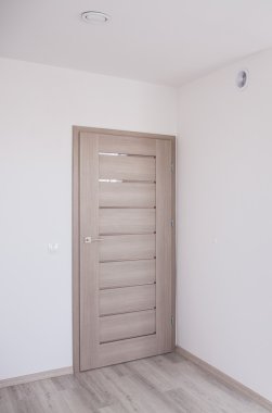 Katı ahşap kapı