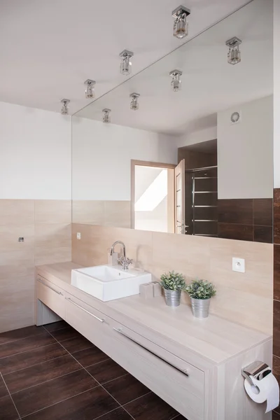 Nouveau design salle de bain intérieur — Photo