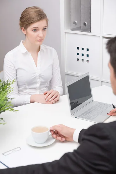 Mujer en entrevista — Foto de Stock