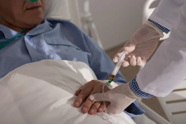 Injection into patient's hand — Stock Photo, Image