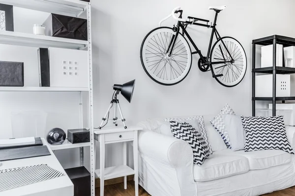 Bike on the wall — Stock Photo, Image