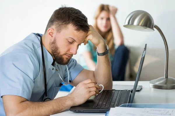 Sleepy doctor drinking coffee — Stock Photo, Image