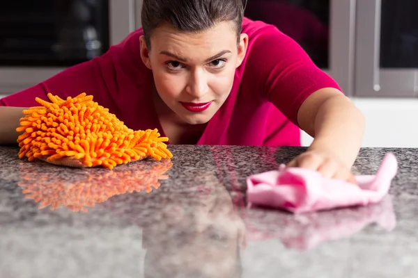 Woman is cleaning countertop — Stock Photo, Image