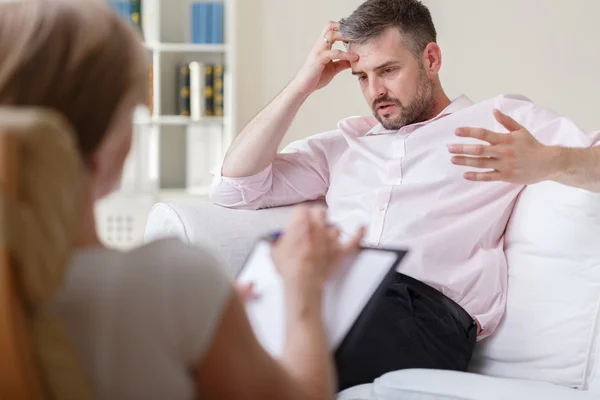 Podnikatel na psychoterapeutické sezení — Stock fotografie