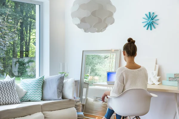 Girl at desk — Stock Photo, Image