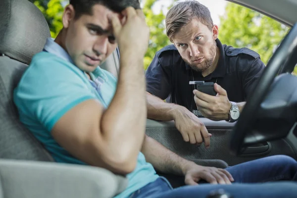 Rozzlobený policejní důstojník — Stock fotografie