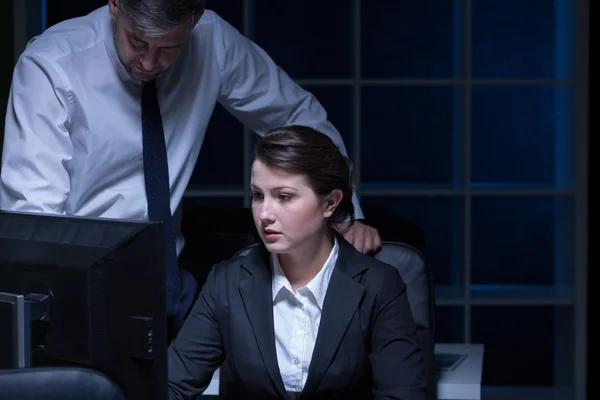 Übernachtung im Büro — Stockfoto