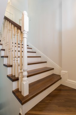 Ahşap Merdiven Küpeşte ile