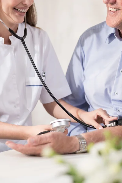 Jonge dokter en man — Stockfoto