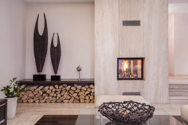 现代壁炉与木材 — 图库照片