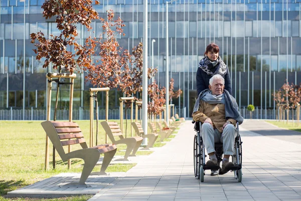 Social worker and disabled man — Stock Photo, Image