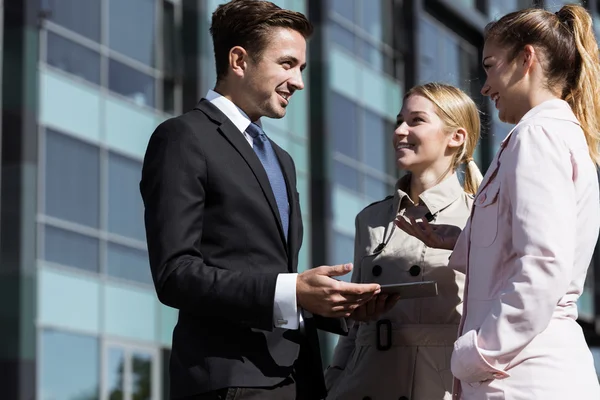 Colleagues having conversation — Stock Photo, Image