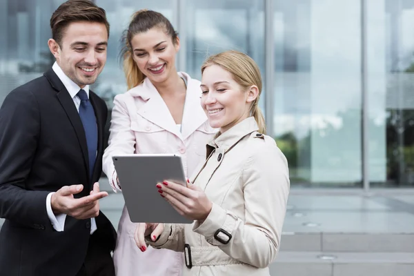 People using tablet — Stock Photo, Image