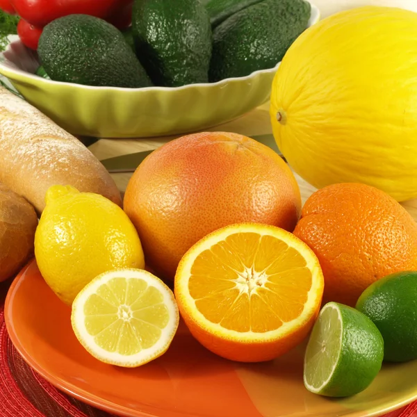 Juicy citrus fruit on orange plate, square — Stock Photo, Image