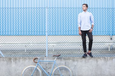 İşadamı kenarında duran