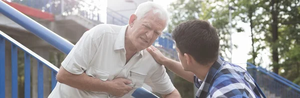 Mann mit Herzinfarkt — Stockfoto