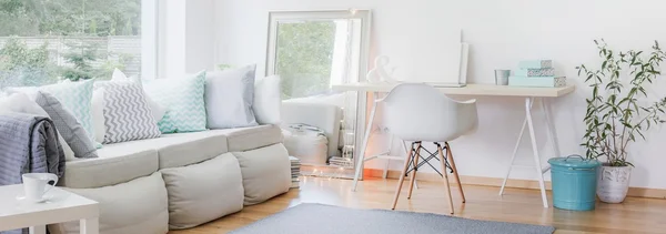 Interior dengan sofa besar — Stok Foto