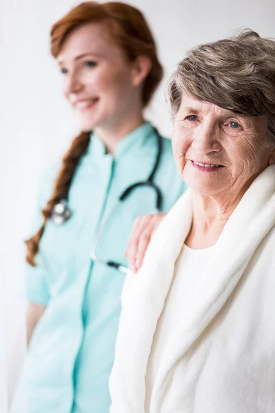 Paciente médica e feminina — Fotografia de Stock