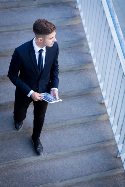 Empresario en las escaleras —  Fotos de Stock