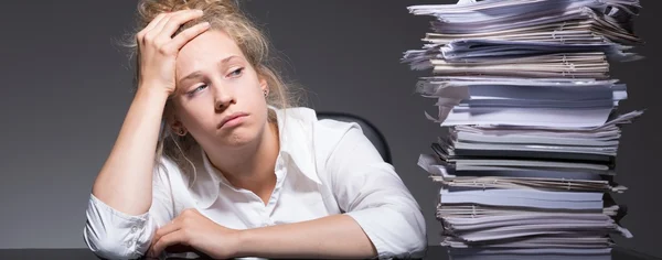 Woman and paperwork — Stock Photo, Image
