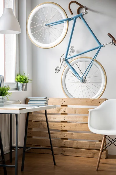 Fahrrad im Zimmer — Stockfoto