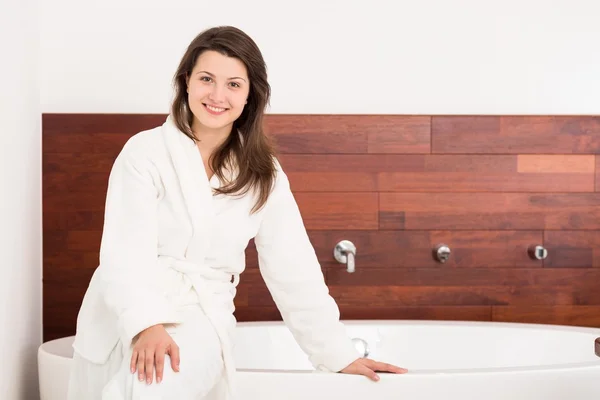 Girl in modern bathroom — Stock Photo, Image