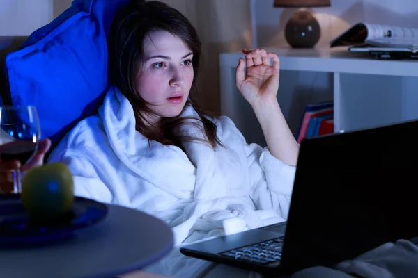 Noite com laptop — Fotografia de Stock