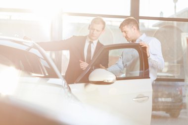 Otomatik satıcı ve müşteri