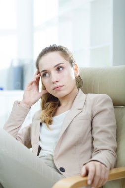 Kendine güvenen profesyonel ofis çalışanı