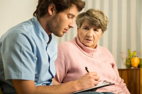 Male doctor and elder woman — Stock Photo, Image