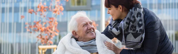 Grand-père et petite-fille — Photo