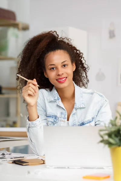 Afrikanischer amerikanischer Designer — Stockfoto