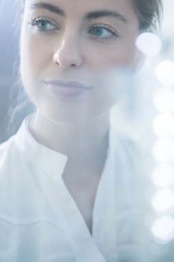 Güzel genç bilim adamı