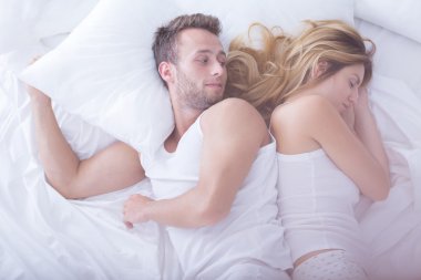 Uyku kadın ve adam uyandırmak
