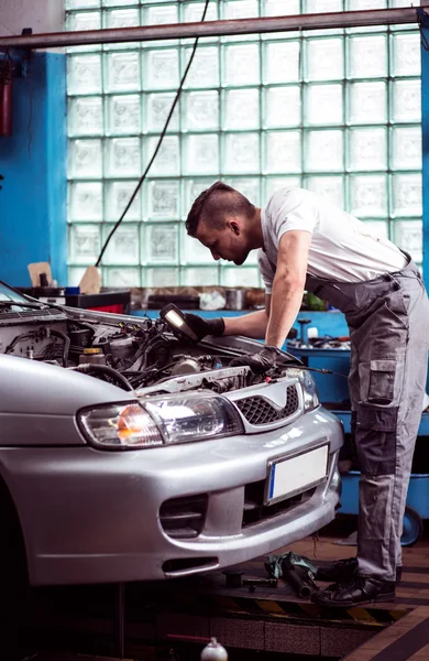 Conduzione meccanica ispezione auto — Foto Stock