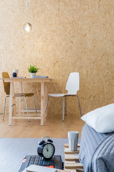 Dormitorio moderno para hombre joven —  Fotos de Stock