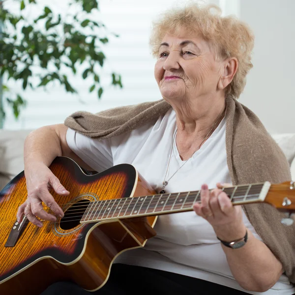 Playing the guitar — Stock Photo, Image